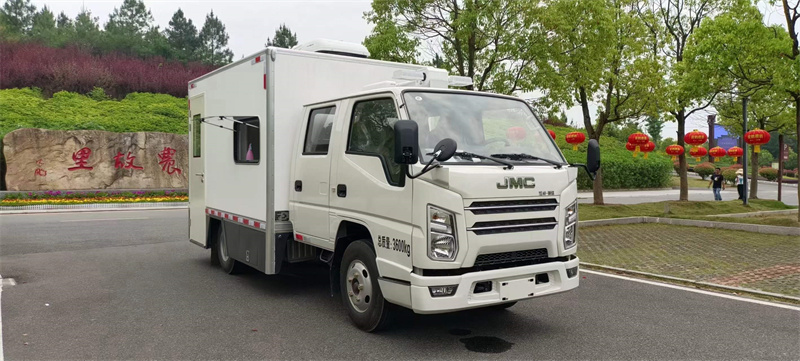 高速路社區移動核酸取樣車