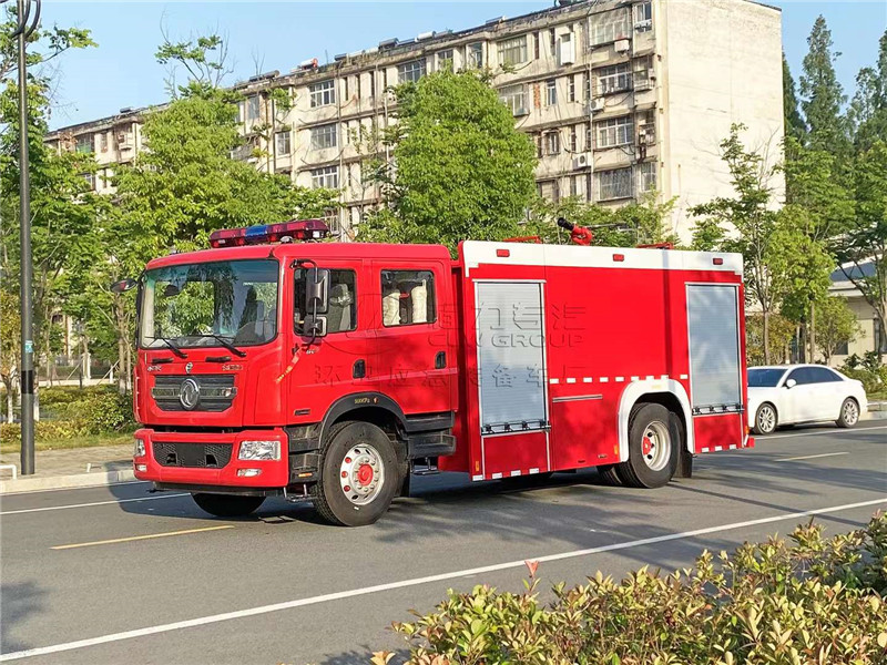 國六東風D9六噸水罐泡沫消防車